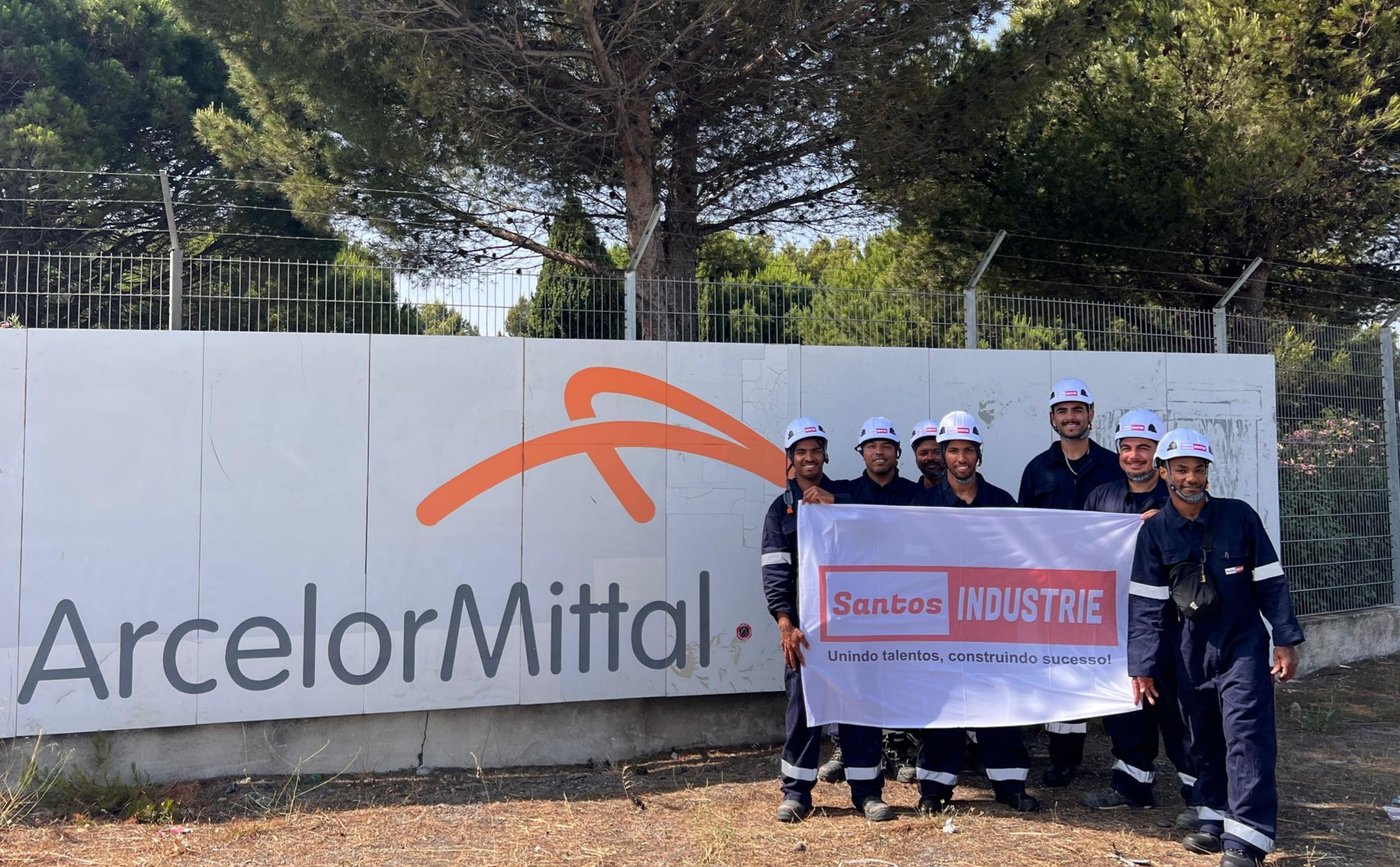 Equipa Santos Connect em montagem industrial